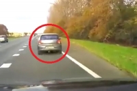 Man sacrifice his own car to save unconscious driver in the vehicle behind