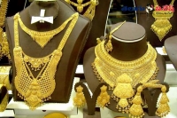 Gold price tanks rs 236 on global cues buying by jewellers