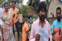 Ycp councilor lavanya attacks tv actor chan basha in broad day light