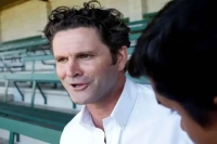 Chris cairns suffers paralysis in legs after life saving heart surgery