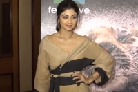 Can do yoga better without clothes says shilpa shetty