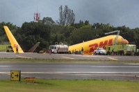 Dhl boeing plane crash lands in costa rica splits in two after emergency landing