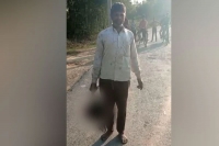 Caught daughter up man decapitates her enters police station with severed head