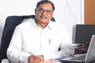 పరుగులు పెట్టిన అధికార పార్టీ ఎమ్మెల్యే.. రైతుల నిలదీత..