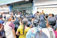 Demonetisation effect rural women attack banks in andhra pradesh