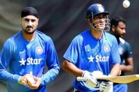 Ms dhoni fans slam harbhajan for wishing sourav ganguly