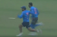 A quick 100 metre dash between ms dhoni and hardik pandya