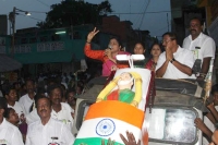 Campaign in r k nagar hits new low with dummy coffin of jayalalithaa