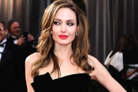Angelina jolie has ovaries and fallopian tubes removed