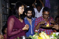 Anushka shetty special poojas in rudrama devi temple to stay away from awarness incidents