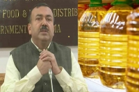 Govt says edible oil prices show declining trend after duty cuts