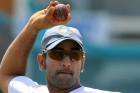 Dhoni serious on jadeja shane warne and elizabeth hurley back