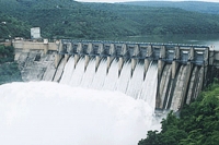Andhrapradesh telangana chief ministers meet will resolve power and water crisis