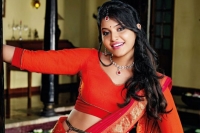 Anjali demands high remuneration for item song in charans movie