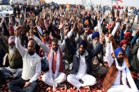 Farmers protests continue to protest centre pushes kisan union for discussion