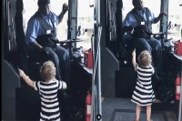 Toddler tells bus driver her fave song he stops everything to dance with her