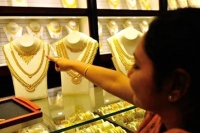 Gold hits rs 30000 mark on global cues jewellers buying
