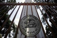 Nbfcs cannot issue more than rs20 000 in cash against gold loans orders rbi