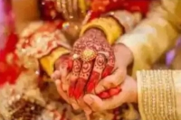 Groom flees wedding scene before an hour with dowry amount and gold ornaments