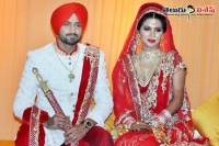 Harbhajan singh apologizes to media personnel bashed up at his wedding event