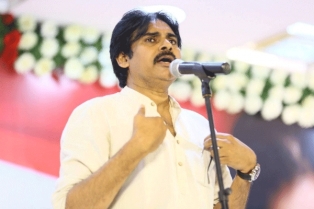 ITEMVIDEOS: కులం అన్నది భ్రమే.. నేను భారతీయుడ్ని: పవన్