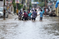 Heavy rain lashes hyderabad leaves many areas inundated