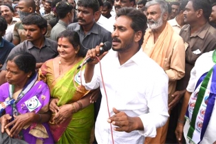 అదిరిన హామీ.. బడికి పంపితే.. పిల్లలకు రూ.15 వేలు.. 