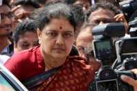 Aiadmk decides to expel sasikala reclaim jaya tv