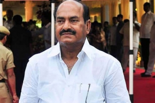 విశాఖకు రైల్వే జోన్ రావాలంటే ఎంపీలతో పనిలేదు.. జేసి హాట్ కామెంట్స్. 