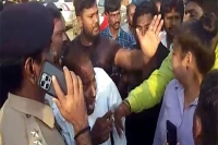 Trs activists attack praja shanthi party chief k a paul at siddipet