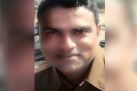 Sho seeking sexual favour from accused wife arrested by acb