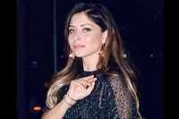 Four firs against bollywood singer kanika kapoor