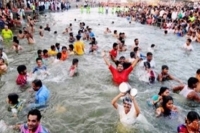 Devotees throng to take holy dip in rivers and oceans in karthika masam