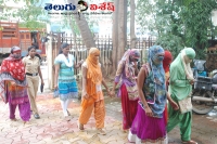 Daring rescue of 21 girls from kashmir bazaar