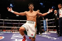 Vijender singh to take on australian kerry hope in delhi on july 16