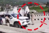 Watch sp kullu thrashed by himachal cm s security personnel during gadkari visit