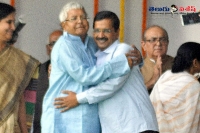 Delhi cm arvind kejriwal clarification on hug with lalu prasad yadav