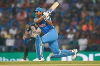 Sunil gavaskar backs ms dhoni to continue playing in t20is