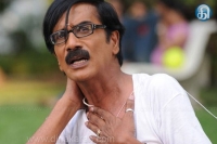 Slipper thrown at actor manobala