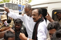 Mdmk party leader vigo call to dtrike at chittur collectorate for sheshachalam enconter