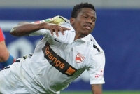 Cameroon mid fielder ekeng dies during league game