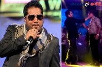 Singer mika singh slaps a doctor while performing at a delhi concert