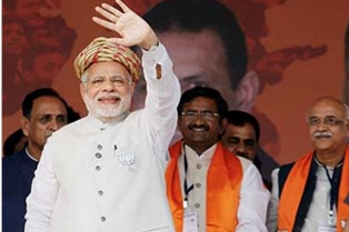 గుజరాత్ ఎన్నికలలో సానుభూతికి ప్రధాని యత్నం.?