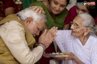 Modi mother gave five thousand rupees to him