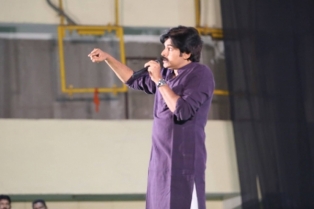 ఏపీ స్పెషల్ స్టేటస్ అంశంపై మళ్లీ గర్జించిన పవన్