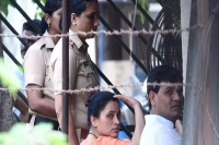 Hanuman chalisa row navneet rana lodged in byculla jail her husband shifted to taloja jail