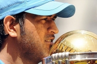 Ms dhoni is goat shoaib malik lavishes praise on former india skipper