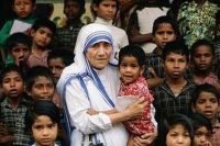 Mother teresa the tiny nun with a large heart in blue bordered sari