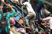 15 killed 20 injured in stampede at mumbai s elphinstone railway station footover bridge