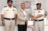 Arab expat returns lost dh40 000 cash to uae police